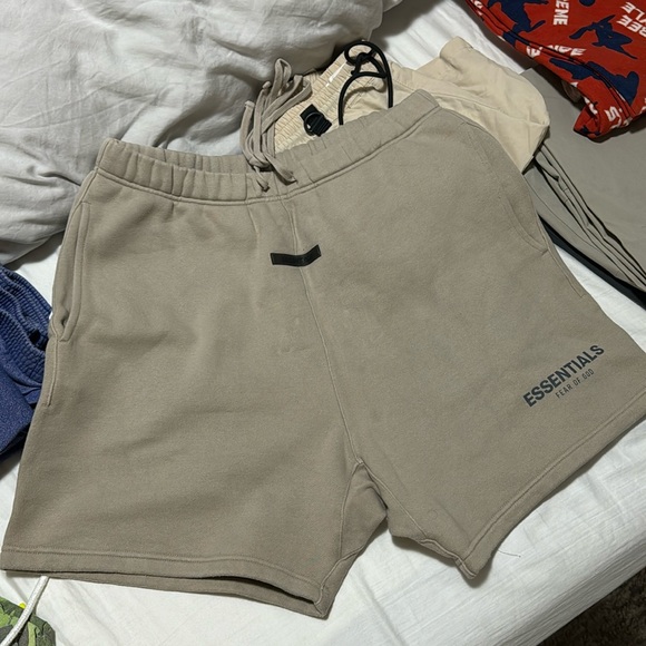 Essentials Shorts - Picture 1 of 1